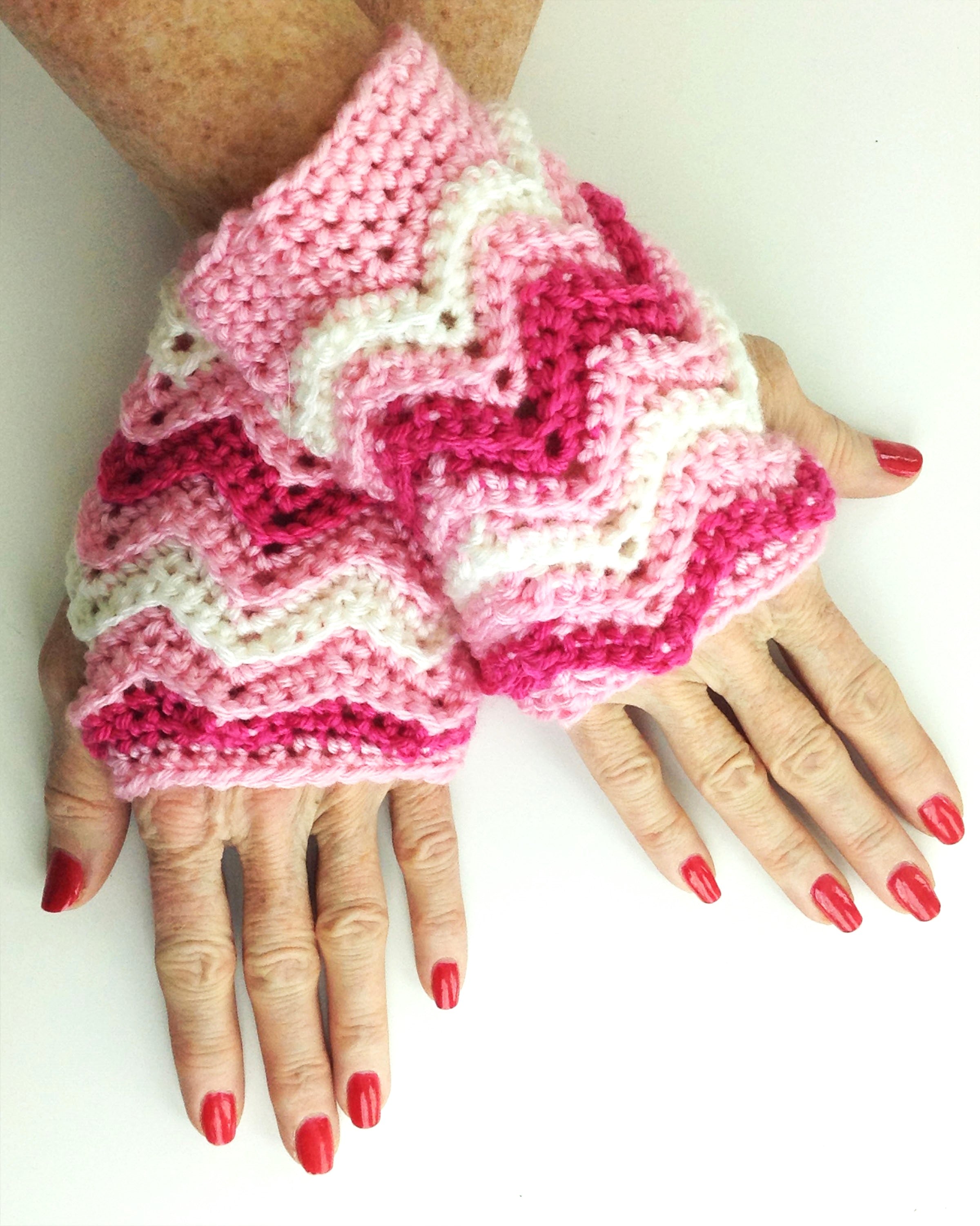 Gray-pink top crochet hat & fingerless mittens