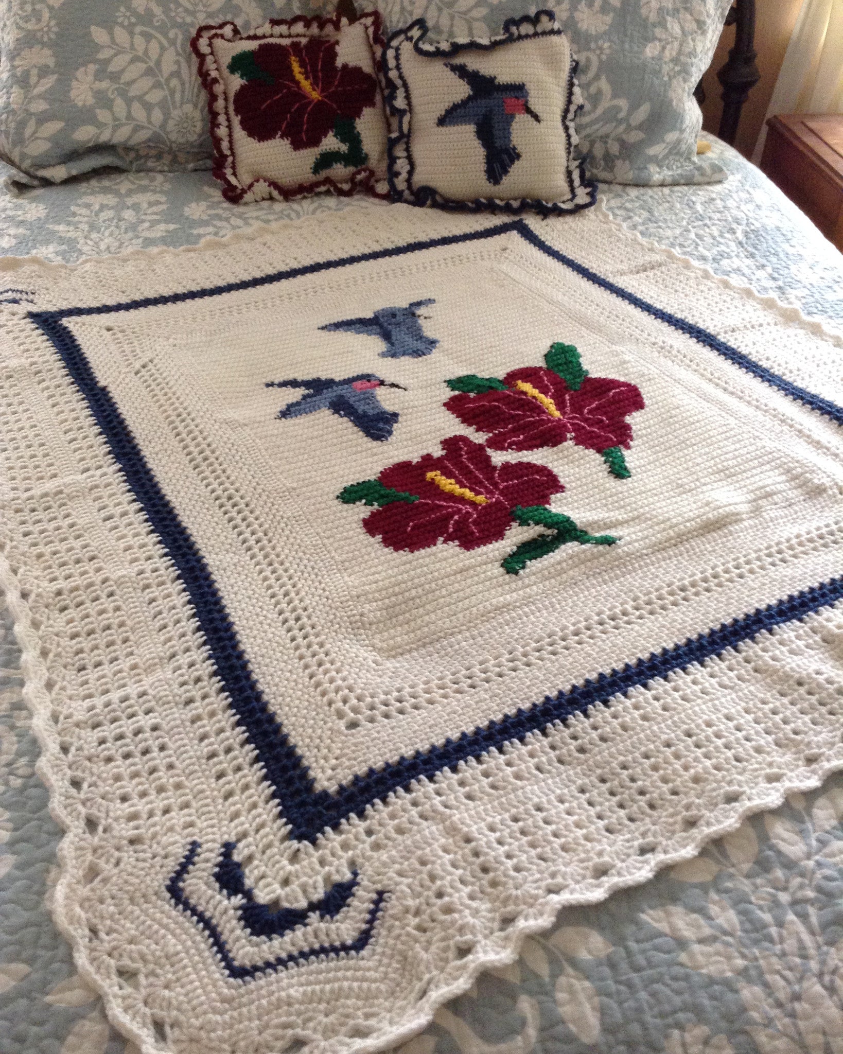 Hibiscus Beautiful Baby Crochet Blanket, Handmade, hot Vintage