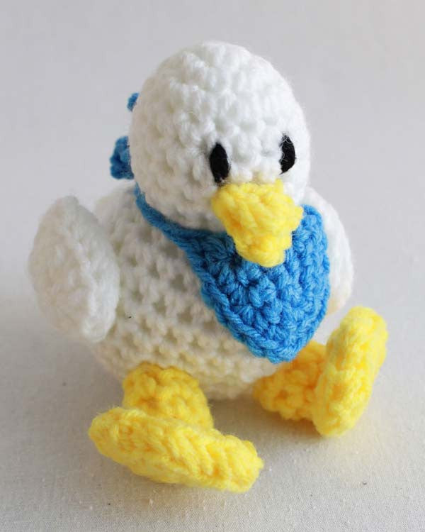 Super Easy Daphne Duck and Ducklings Crochet Pattern - Maggie's Crochet