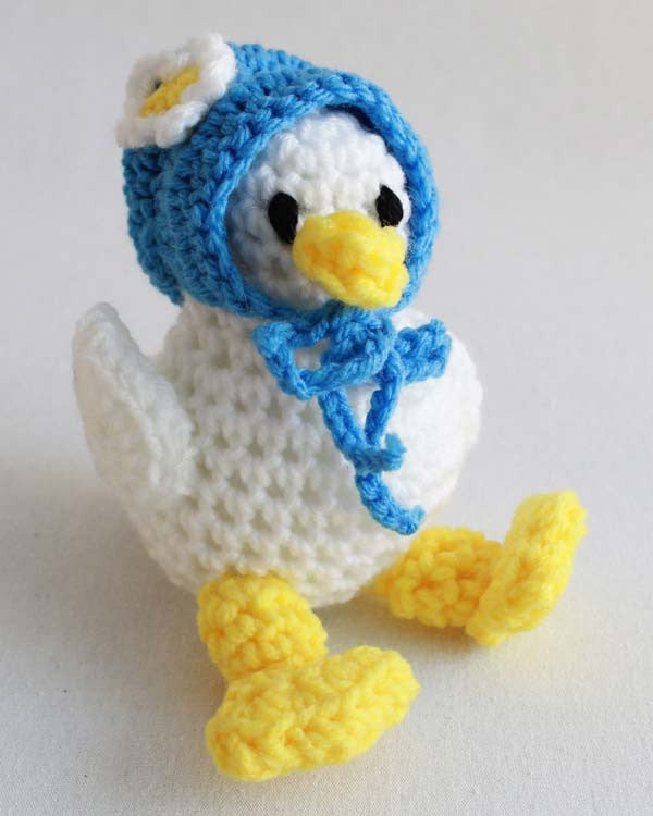 Super Easy Daphne Duck and Ducklings Crochet Pattern - Maggie's Crochet