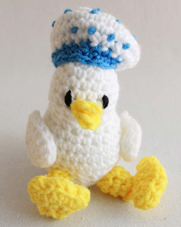 Super Easy Daphne Duck and Ducklings Crochet Pattern - Maggie's Crochet