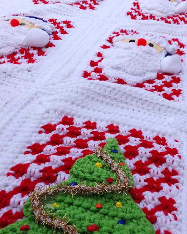 Santa Afghan Wall Hanging and Pillow Crochet Pattern - Maggie's Crochet